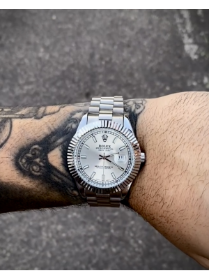 ROLEX DATEJUST PRATEADO FUNDO BRANCO