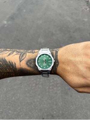 CASIO QUARTZ EDIFICE PRATEADO FUNDO VERDE